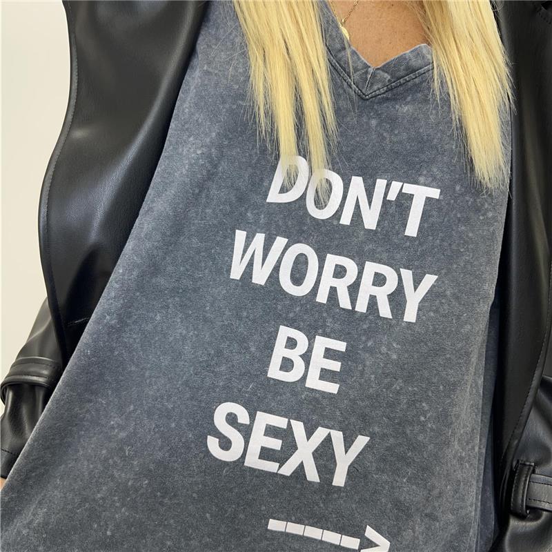 t-shirt con stampa don't worry